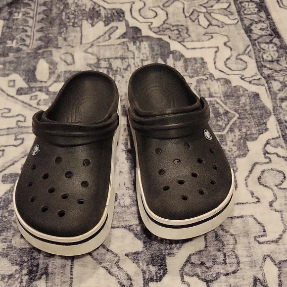 Black Crocs - Picture 1 of 8